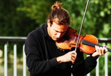 “Tuyệt chiêu” tập luyện Violin